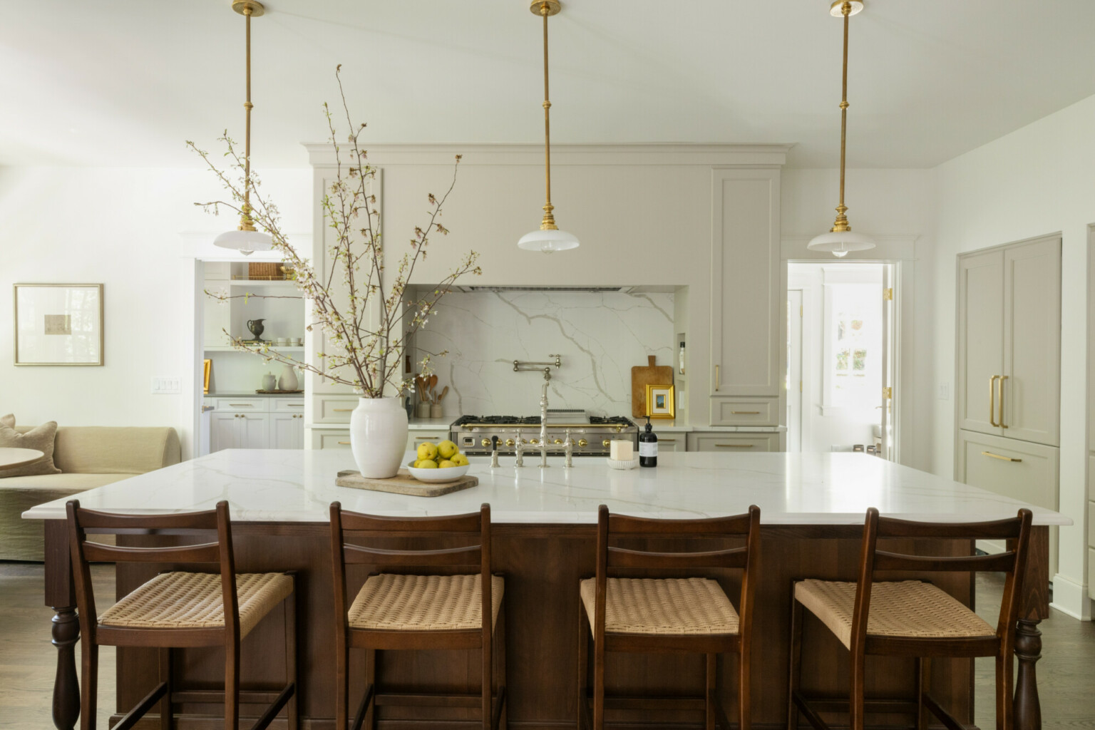 A CLOSER LOOKS: THE KITCHEN AT WOODVALE MANOR - Manor Design